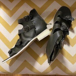 Grey strappy zip up heel sandal size 8 (cc)